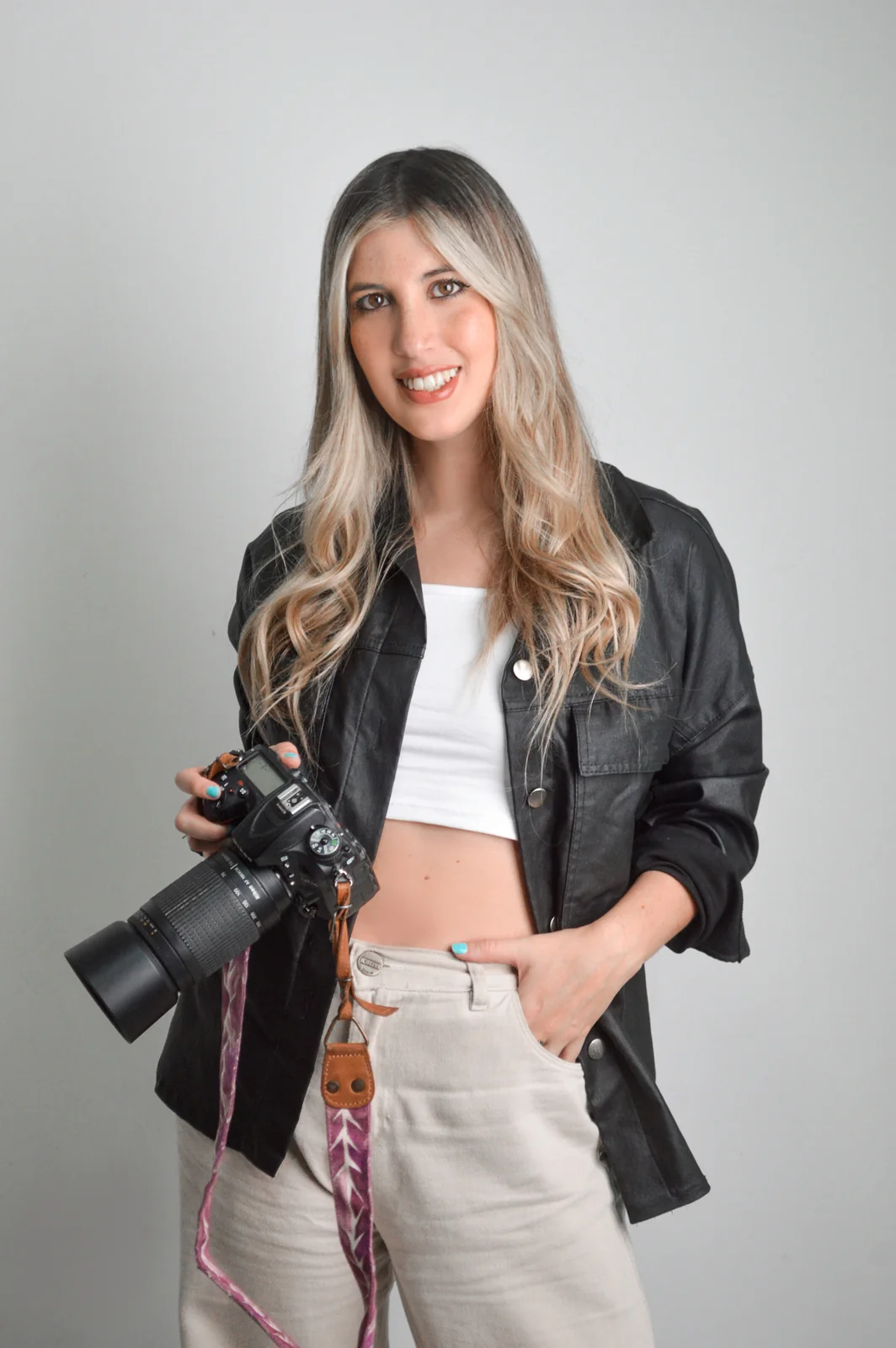Retrato de la fotógrafa en su estudio de Lomas del Mirador